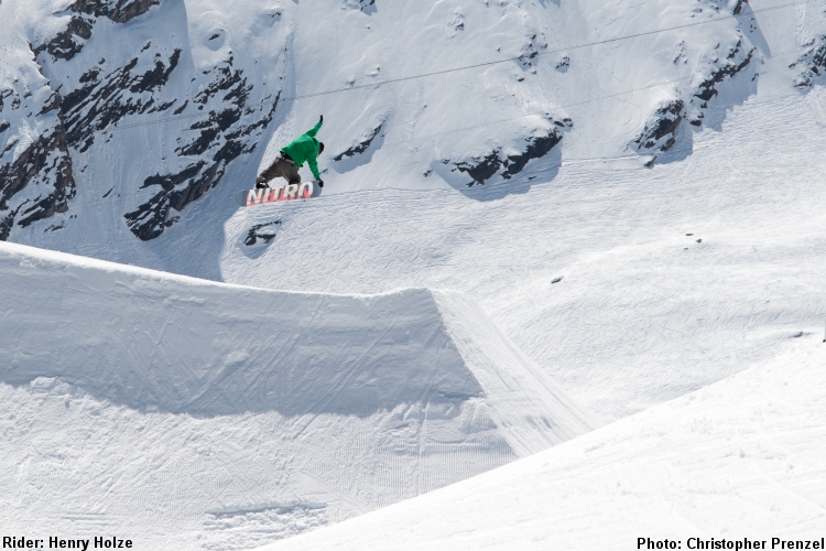 Tailgrab beim NITRO x elooa Camp Goodtimes auf dem Kitzsteinhorn/AUT - Mai 2016