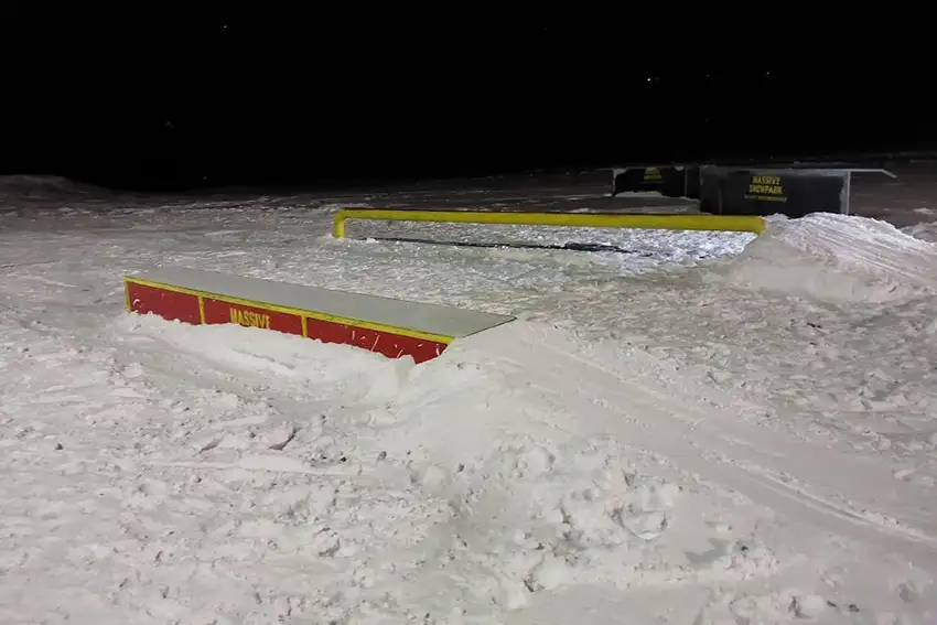 Massive Snowpark Hermsdorf/Ost-Erzgebirge: Straightbox, Industrial Rail - 05.02.2026